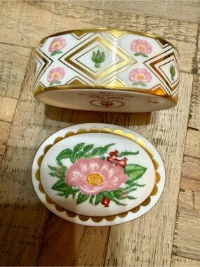 Royal Crown Derby Wild Rose Porcelain Pill Trinket Box - Gold Scalloped Trim